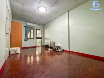 *****ทาวน์เฮ้าส์มือสองย่านนนทุบรี ม.เจ้าพระยา9 บางกรวย-ไทรน้อย เนื้อที่มากถึงเกือบ 19 ตร.ว. ฟังก์ชัน 3 ห้องนอน 2 ห้องน้ำ 1 ที่จอดรถ บนทำเลเชื่อมต่อถ.ราชพฤกษ์, ถ.กาญจนาภิเษก และถ.รัตนาธิเบศร์ เพียง 5 นาทีก็ถึงรถไฟฟ้าสายสีม่วง "สถานีบางพลู" และทางด่วน "กาญจนาภิเษก"